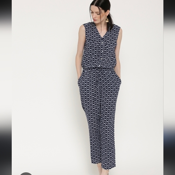 F21 Sleeveless Onesie Jumper Romper - Picture 8 of 9